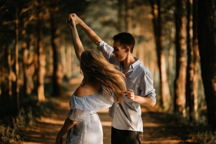 出会いはおまじないで引き寄せる！？恋人ができると話題のおまじない10選