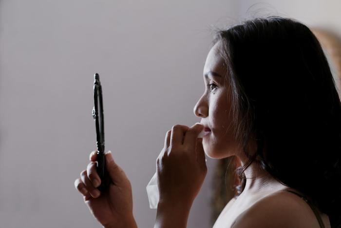 コンパクトミラーを鞄に忍ばせると早く結婚できる！？