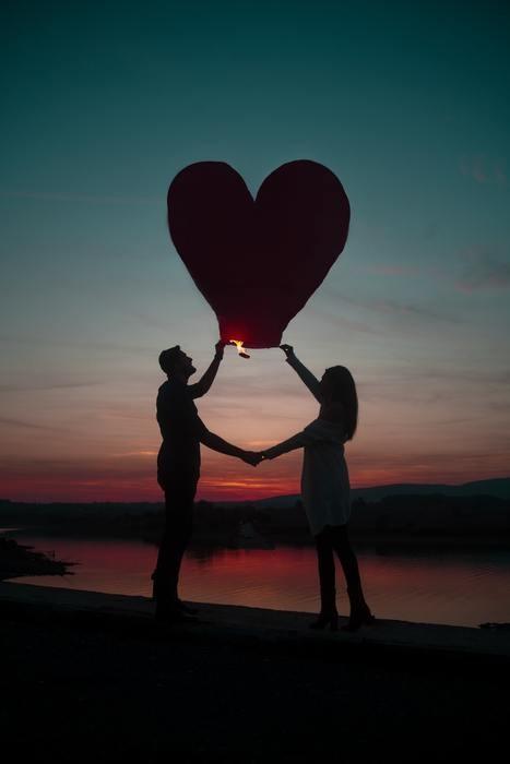 23歳など20代前半の結婚は早いと言われがちだけど…？
