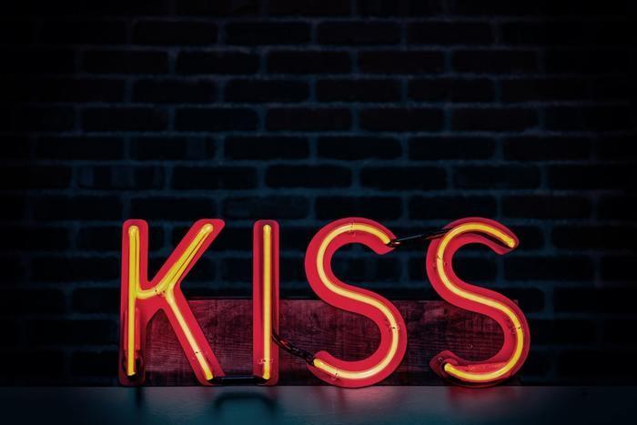 付き合ってから何をすればいいの？キスやお泊りはいつからOK?