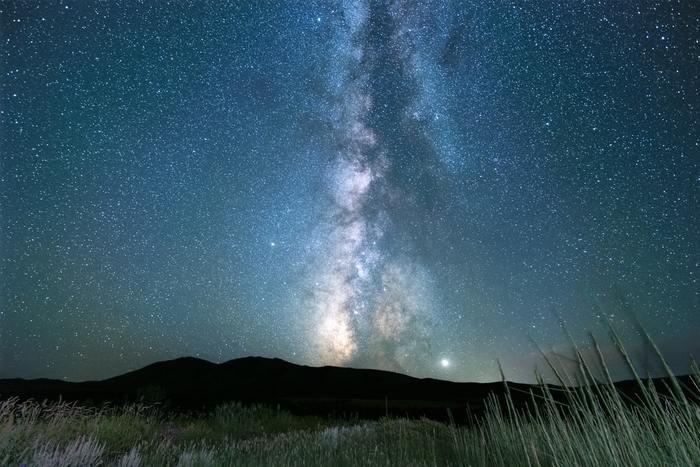 《宇宙 引き寄せの法則》の解説とわかりやすい実践方法とは？