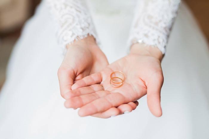 結婚線上にスターがある手相の見分け方と位置を解説。