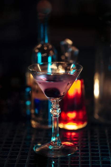 彼女が飲み会に行くなら！してはいけない《NG行動》
