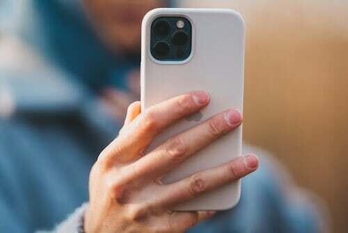 後ろ姿の写真を撮る男性心理7つ｜好きすぎるから？彼氏や付き合ってない男性の心理と対処法