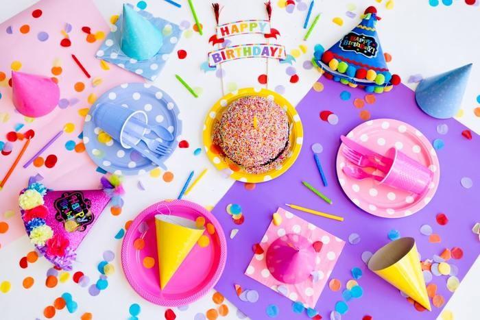 彼氏が喜ぶ誕生日の過ごし方10選｜男性が誕生日に求める本音とプレゼントを紹介
