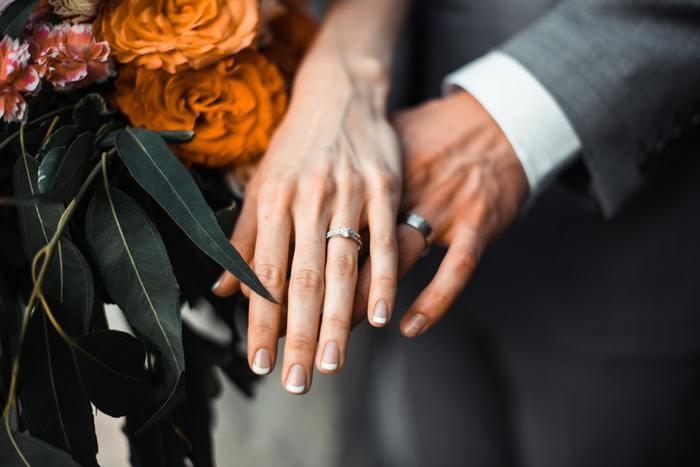 夢の中に結婚指輪が出てきた！結婚指輪の夢を見た時の意味と心理