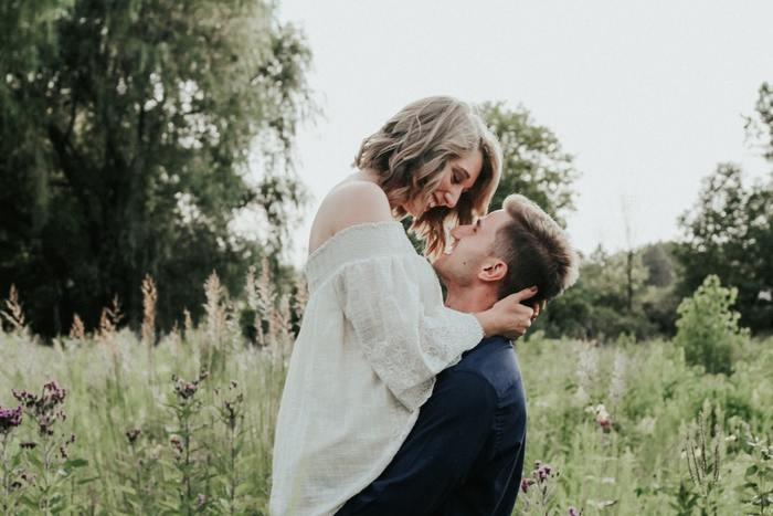 結婚について占った時にカップの6が逆位置で出た時の基本的な意味