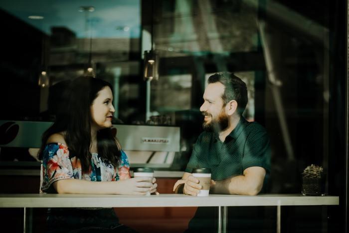 同じ会社内の同僚と付き合うメリット