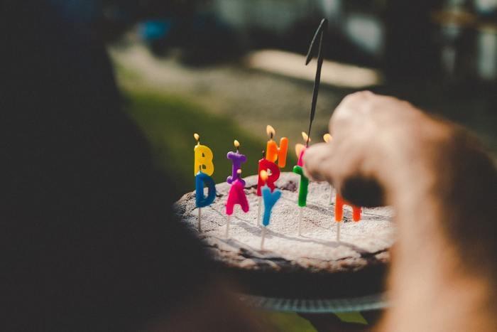 3)誕生日や記念日など、特別な日に書く