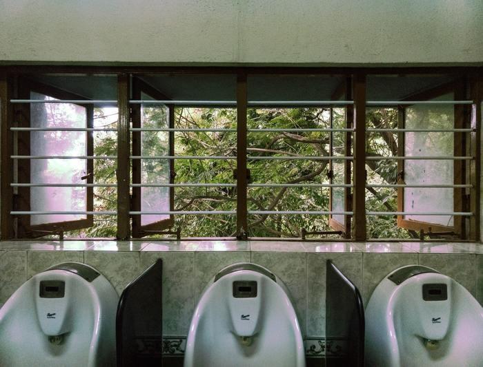 パターン別に夢占い。トイレ掃除する夢の意味/心理を解説