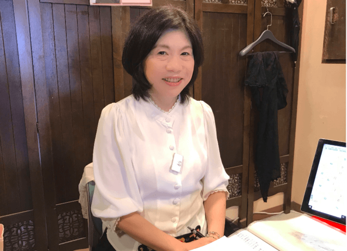 実際に編集部が占い横丁のアンナ先生の鑑定を体験！