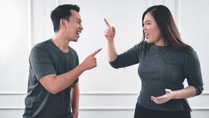 夫婦喧嘩で同じことの繰り返し...原因と仲良し夫婦に戻る方法｜夫婦喧嘩のNG行動とは