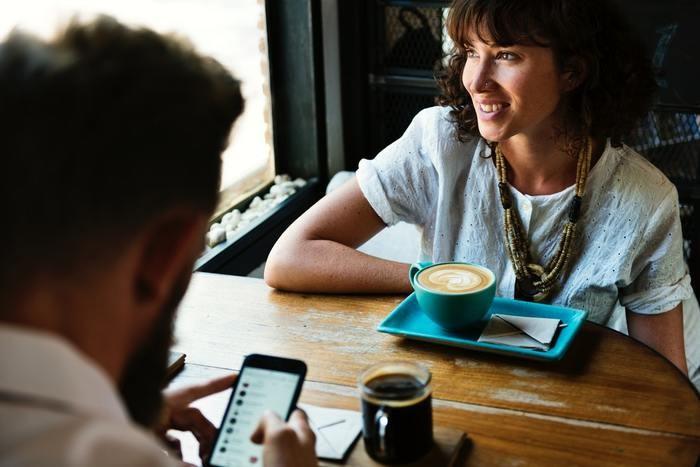 既婚者がランチに誘う目的は？応じてもいい？危険？