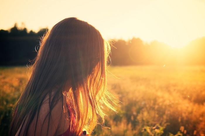 彼女持ちの彼と付き合える？どうすれば彼は今の彼女と別れてあなたに振り向く？タロットで占います