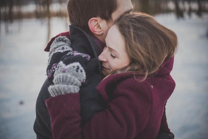 彼女が寂しそう～ウザくない＆可愛い！男性がキュンとする寂しいアピール7選