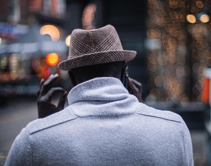 既婚女性にキスをする独身男性の心理を見抜く方法は？