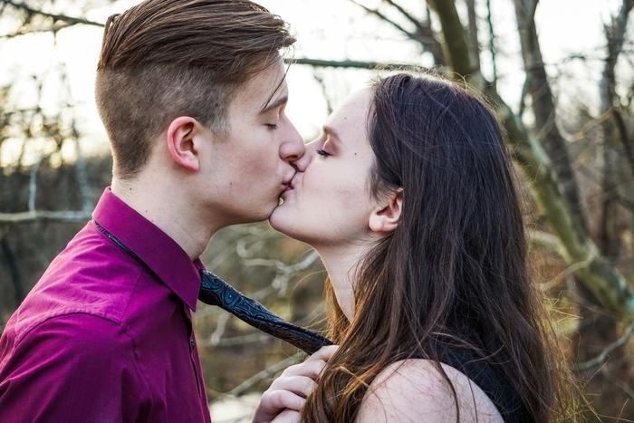 男性にとっての忘れられないキスって？