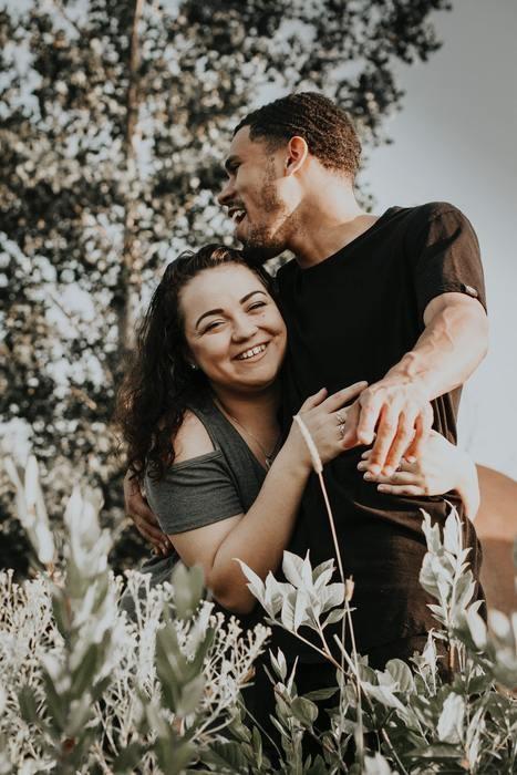 付き合う前にハグしてもいい？付き合う前にハグする男性心理と女からのハグへの本音