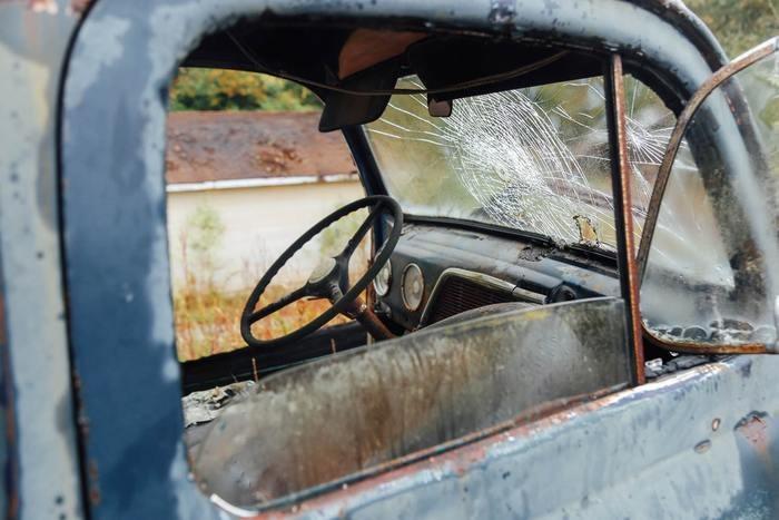 洪水で車が流されている夢