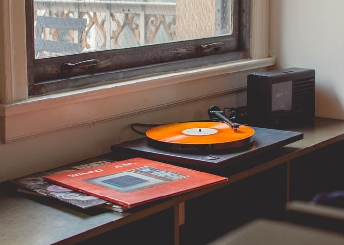 憂鬱な時におすすめ！気分が上がる曲を5つご紹介