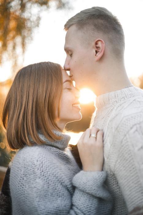 彼女から甘えられると嬉しいもの！男性を喜ばす甘え方！