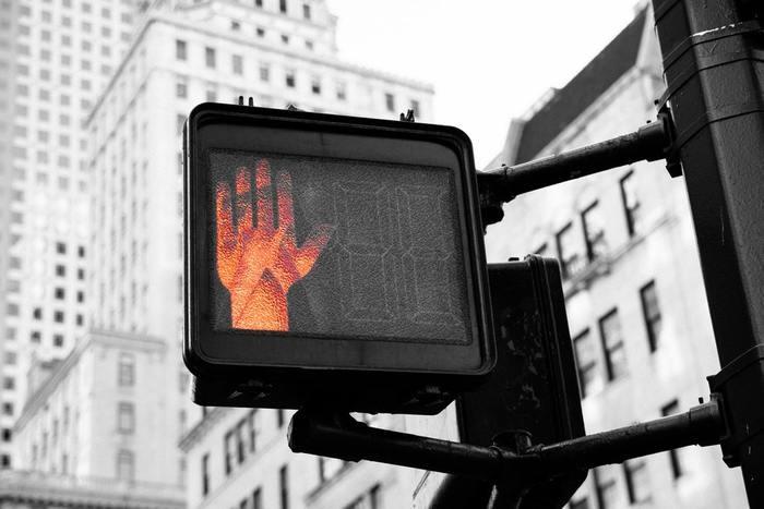 不倫現場を目撃！事実を告げるべき？実はNGな行動やベストな対処法