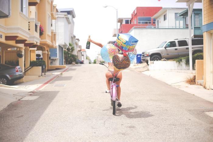 距離を置く恋人の誕生日、どうするべき？3つの意見
