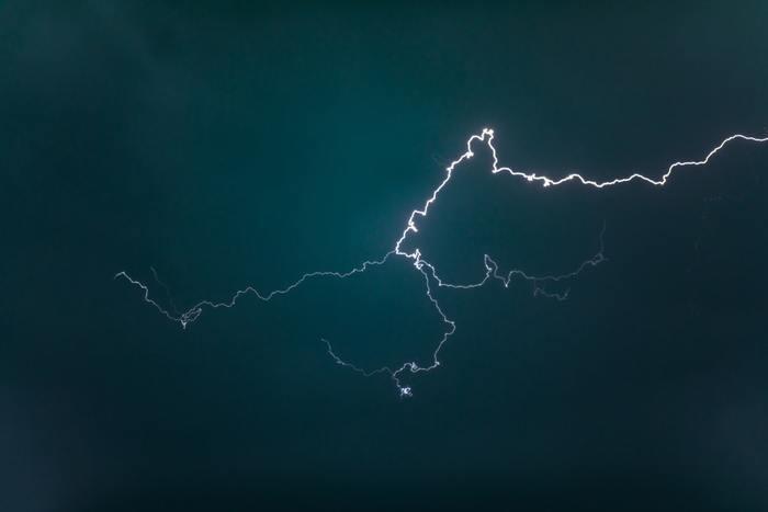 雷が夢に出てきた時の基本的な夢占い