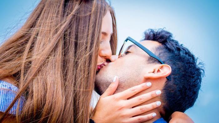 キスのリップ音に対する男性の本音と上手なリップ音の出し方