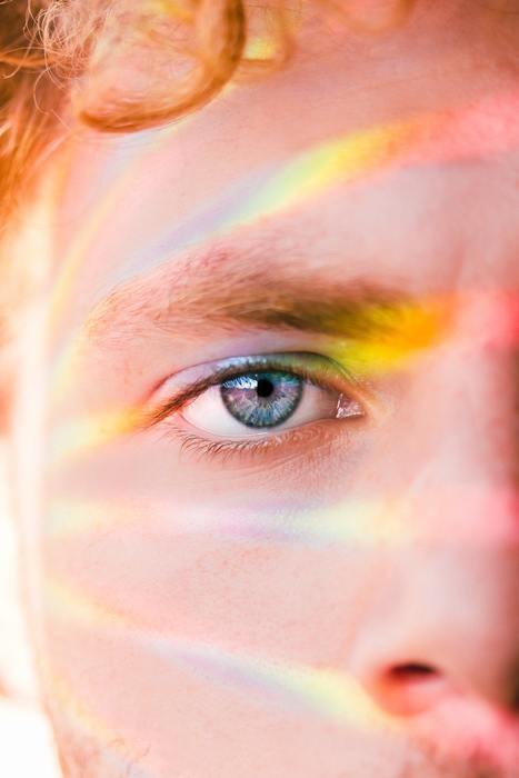 睨む理由は嫌いだけじゃない？睨む男性心理を徹底解説！