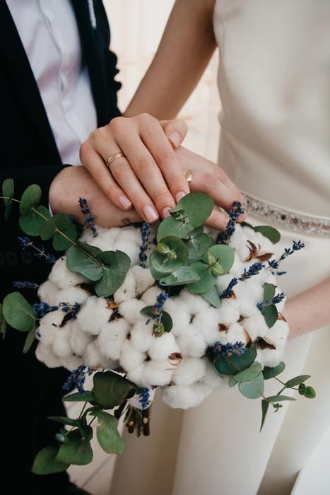 結婚について占った時にソードの2が正位置で出た時の基本的な意味