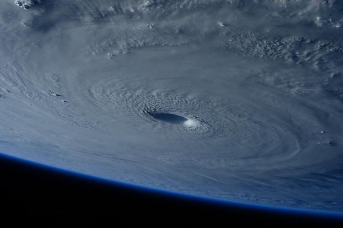 《夢占い》台風が夢に出てくる時の意味と心理