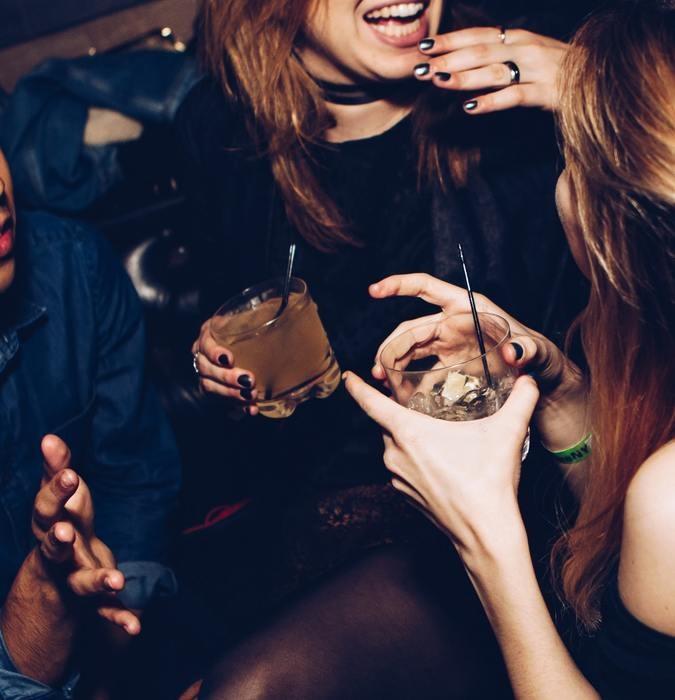 夢の中に酔っ払いが出てきた！酔っ払いの夢を見た時の意味と心理