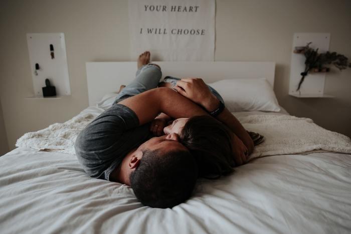 付き合う前にお泊りはOKしていいこともあるけど、慎重に考えてから