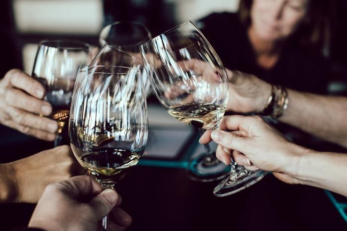 あなたの目的別男性心理を考えつつ飲み会で隣に座る人の対処法