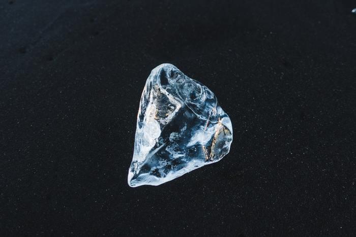 クリスタルは浄化しないと危険！？注意点や相性も踏まえた賢い浄化方法4選