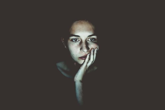 彼氏から連絡が1ヶ月ない時の男性心理と対処法|自然消滅の判断ポイント