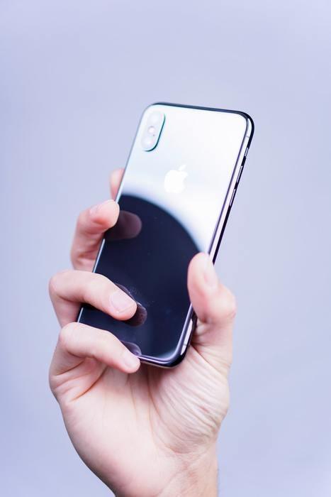 トーク画面長押しで未読スルーができるのは？《iPhone&Android》