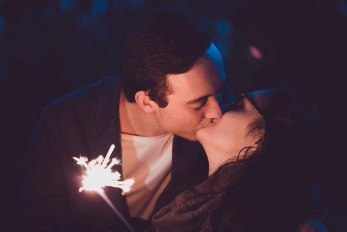 酔った勢いでキスする男性のホンネを探る