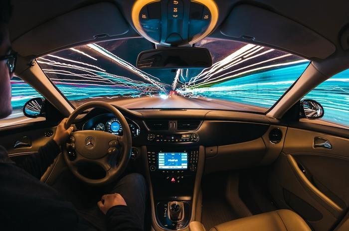 高速道路をドライブする夢