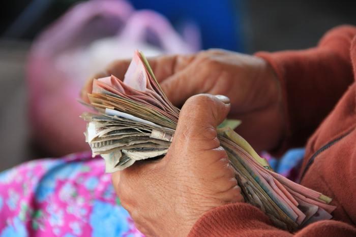 お金に好かれる人は待ち受けや色にこだわるだけじゃない！お金の流れをしっかりつくっている人！