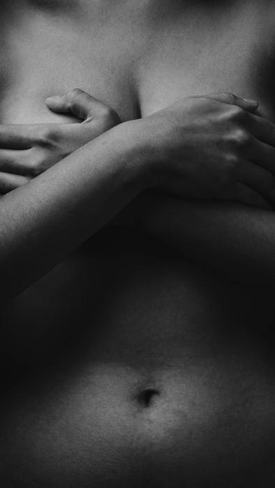 1-③　巨乳…よりも男性は意外と形にこだわる？きれいな形の美乳