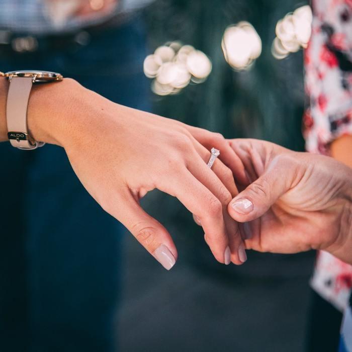 よく運命の人と出会う予感がする！って聞くけど、どういう意味？誰でも感じるのかな？