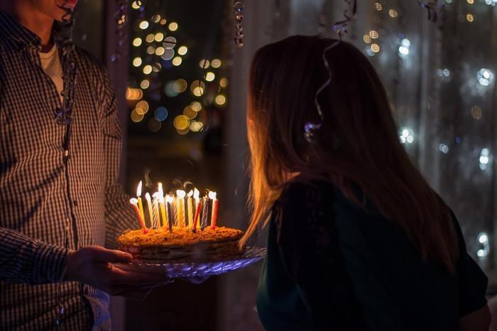 気になる人の誕生日に電話する