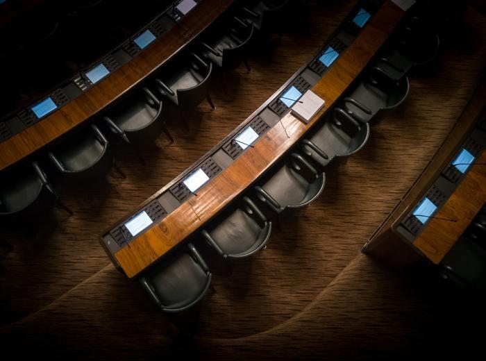 仕事について占った時にワンドの5が逆位置で出た時の基本的な意味