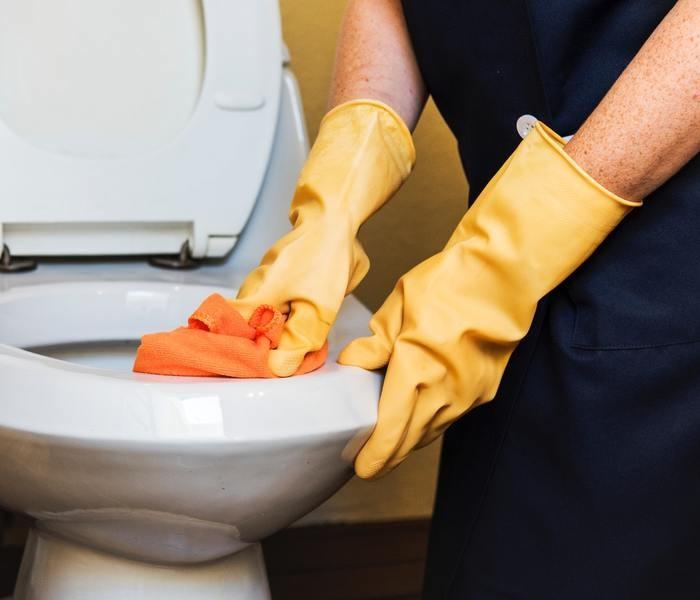 夢の中でトイレ掃除をした！トイレ掃除の夢を見た時の意味と心理