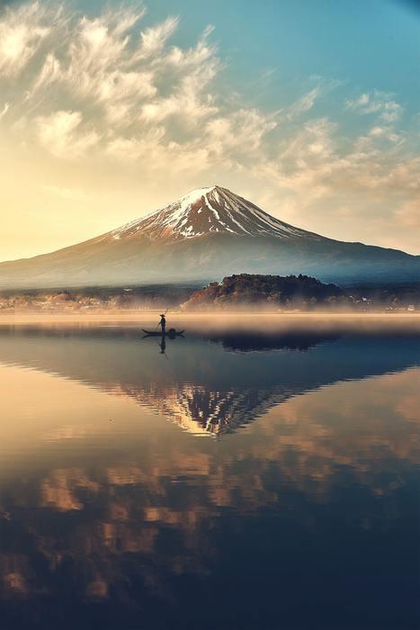 金色の富士の待ち受け画像