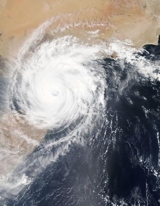 台風から逃げる夢