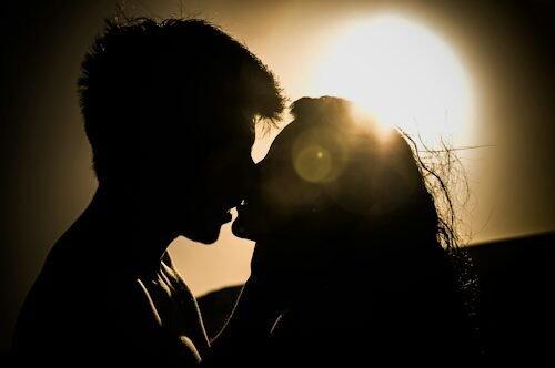 男性がキスをする理由10選｜本気の男性のキスの見分け方とキスが嫌な時の対処法