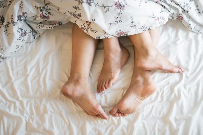 「既婚者の彼はあなたに夢中だと思う？」本気の恋か占い師が教えます
